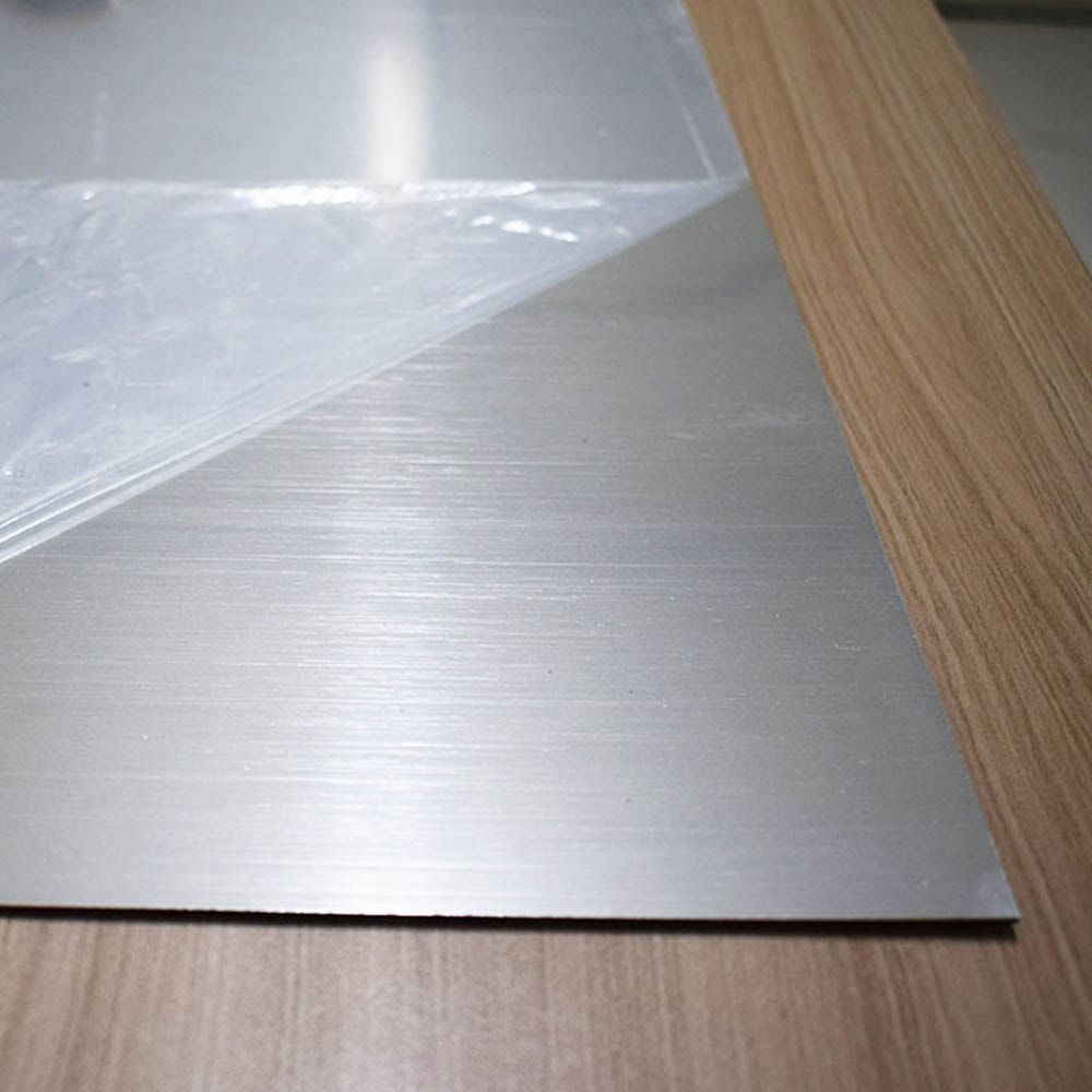 Chapa ABS Dupla Camada Escovado Prata/Preto - 610x400x1.5mm Chapa ABS Dupla Camada Escovado Prata/Preto - 610x400x1.5mm