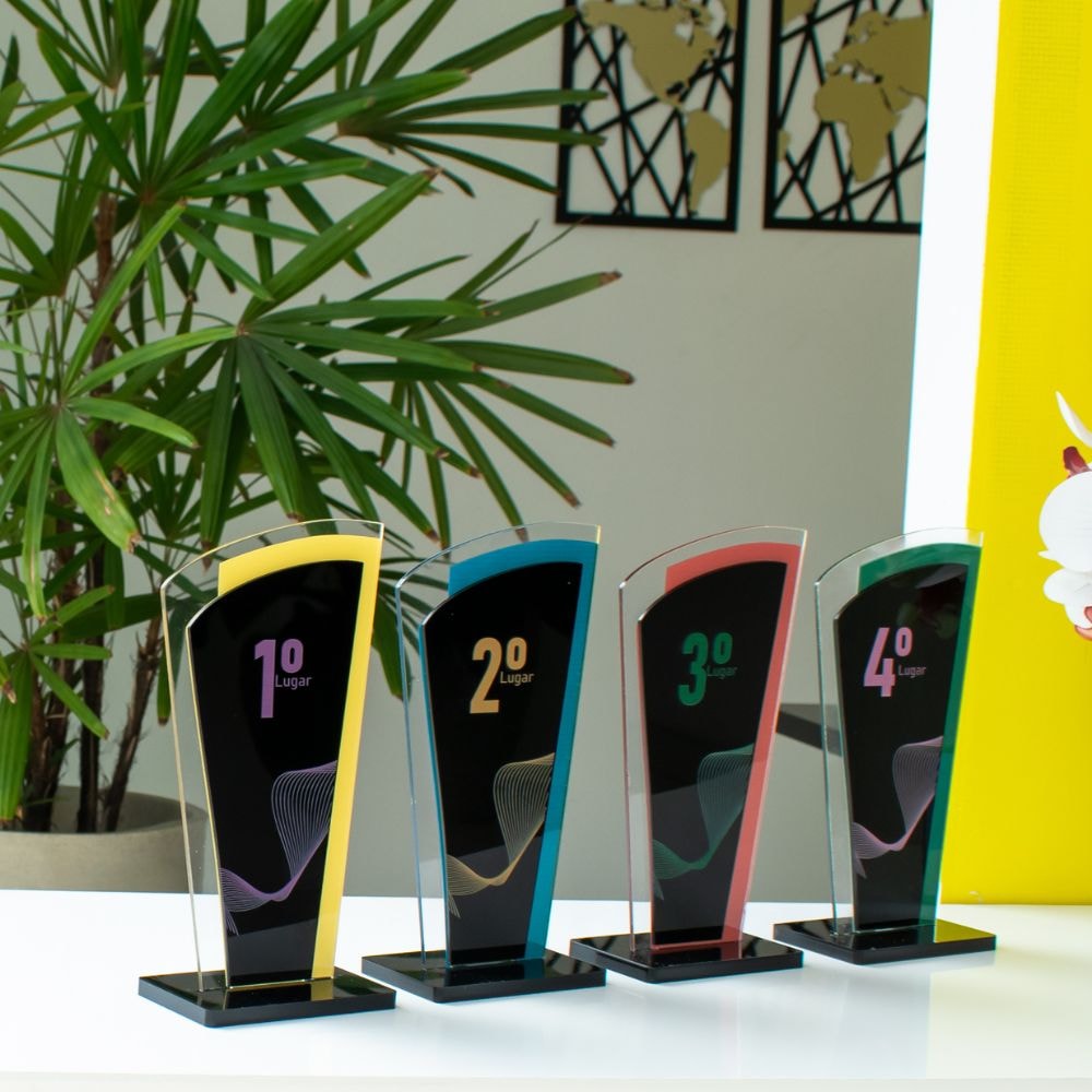 Conjunto de Troféus em Acrílico sem Personalização (1°, 2°, 3° e 4° Lugar) Conjunto de Troféus em Acrílico sem Personalização (1°, 2°, 3° e 4° Lugar)