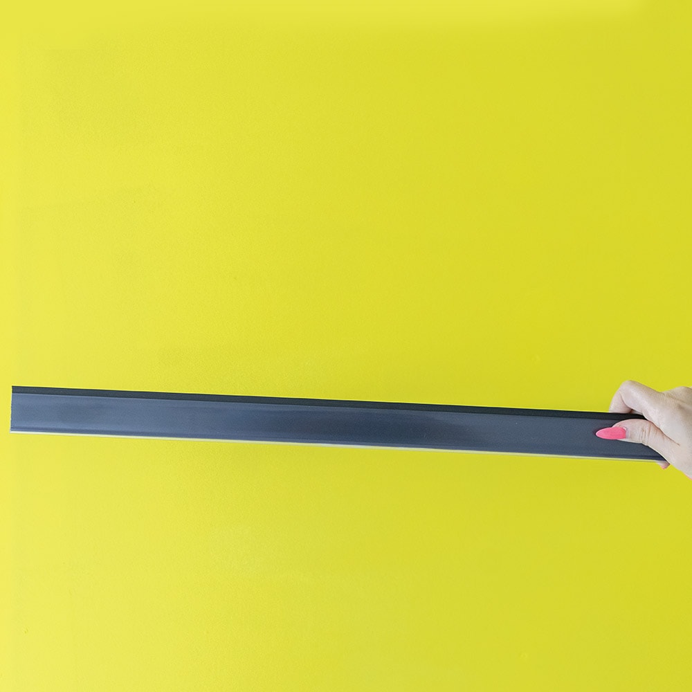 Etiqueta PVC para Gondola Modelo U fundo Preto - 100x3,6cm Etiqueta PVC para Gondola Modelo U fundo Preto - 100x3,6cm