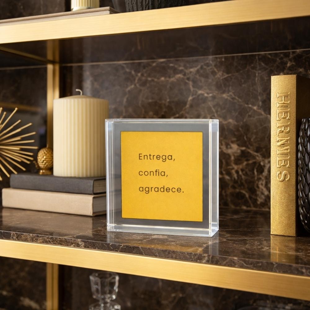 Moldura Decorativa em Acrílico de Mesa - Essência