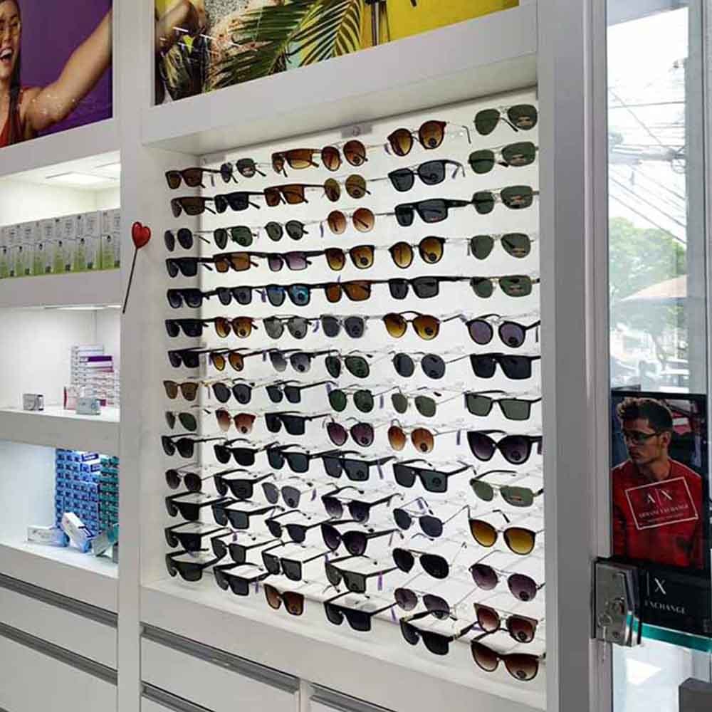 Painel Expositor em Acrílico para Óculos 120x120cm Painel Expositor em Acrílico para Óculos 120x120cm