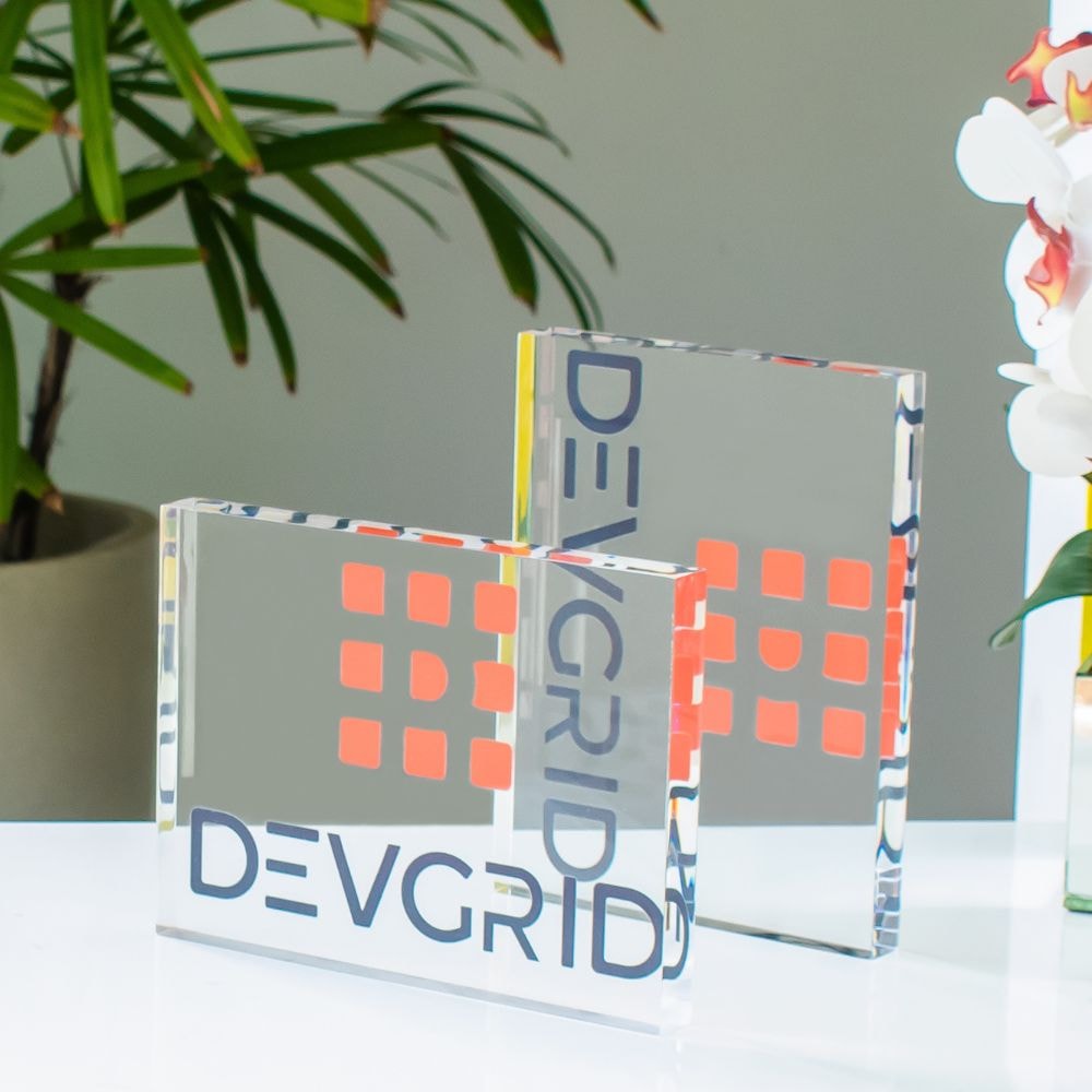 Placa de Mesa em Acrílico Cristal Personalizada (20x15cm)