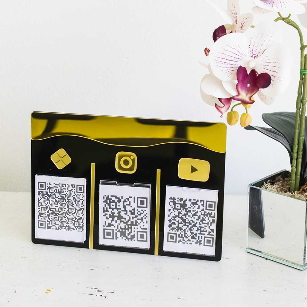 Placa e Display Pix Preto/Dourado com 3 Bolsas Placa e Display Pix Preto/Dourado com 3 Bolsas