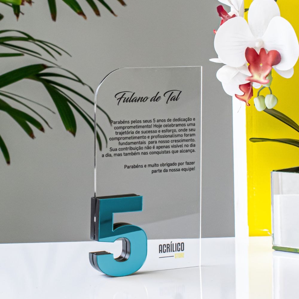 Placa Homenagem Vertical em Acrílico Personalizada 5 Anos
