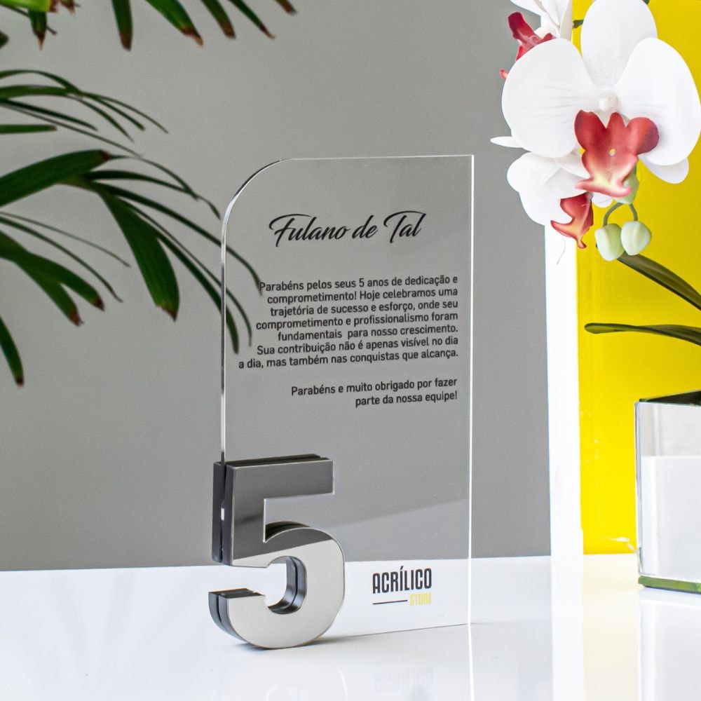 Placa Homenagem Vertical em Acrílico Personalizada 5 Anos