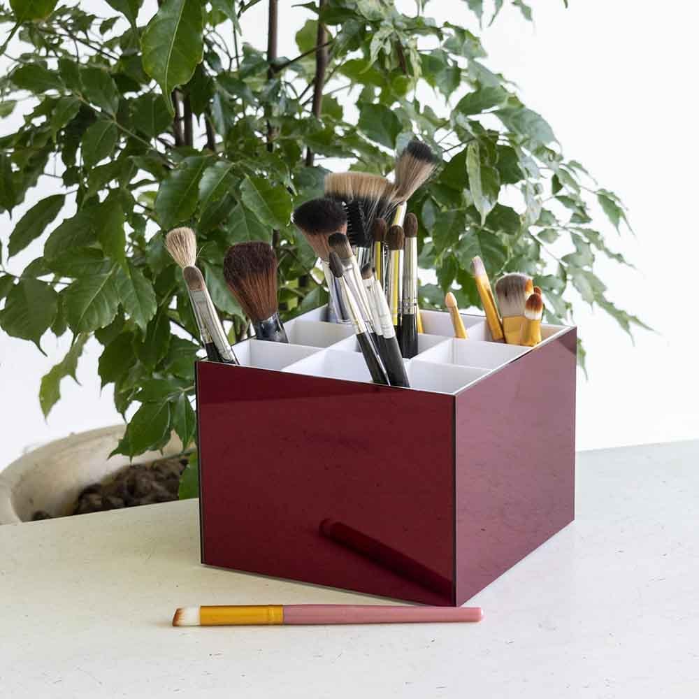 Porta Pincel em Acrílico Vermelho com 9 Divisórias Porta Pincel em Acrílico Vermelho com 9 Divisórias