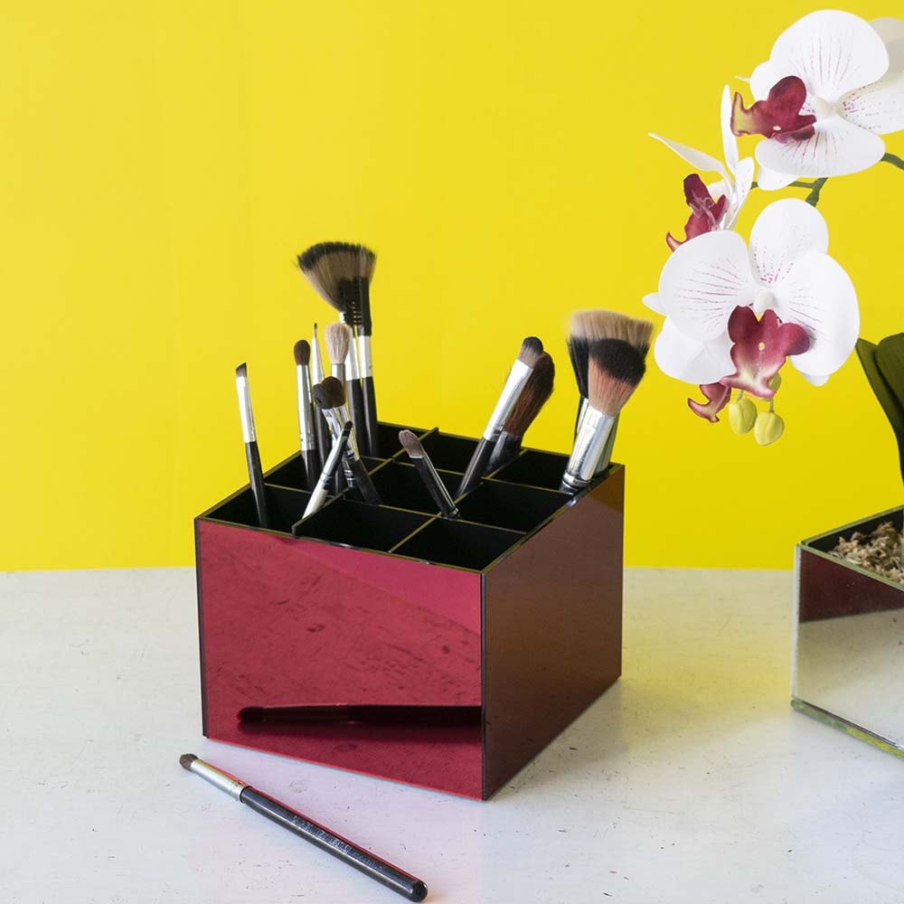 Porta Pincel em Acrílico Vermelho com 9 Divisórias Porta Pincel em Acrílico Vermelho com 9 Divisórias