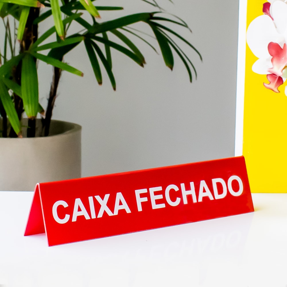 Prisma de Mesa Placa Caixa Fechado
