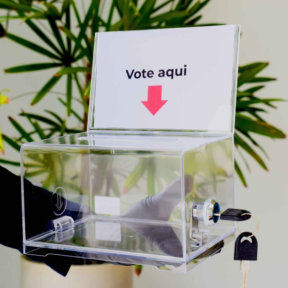 Urna em Acrílico Cristal com Display Urna em Acrílico Cristal com Display